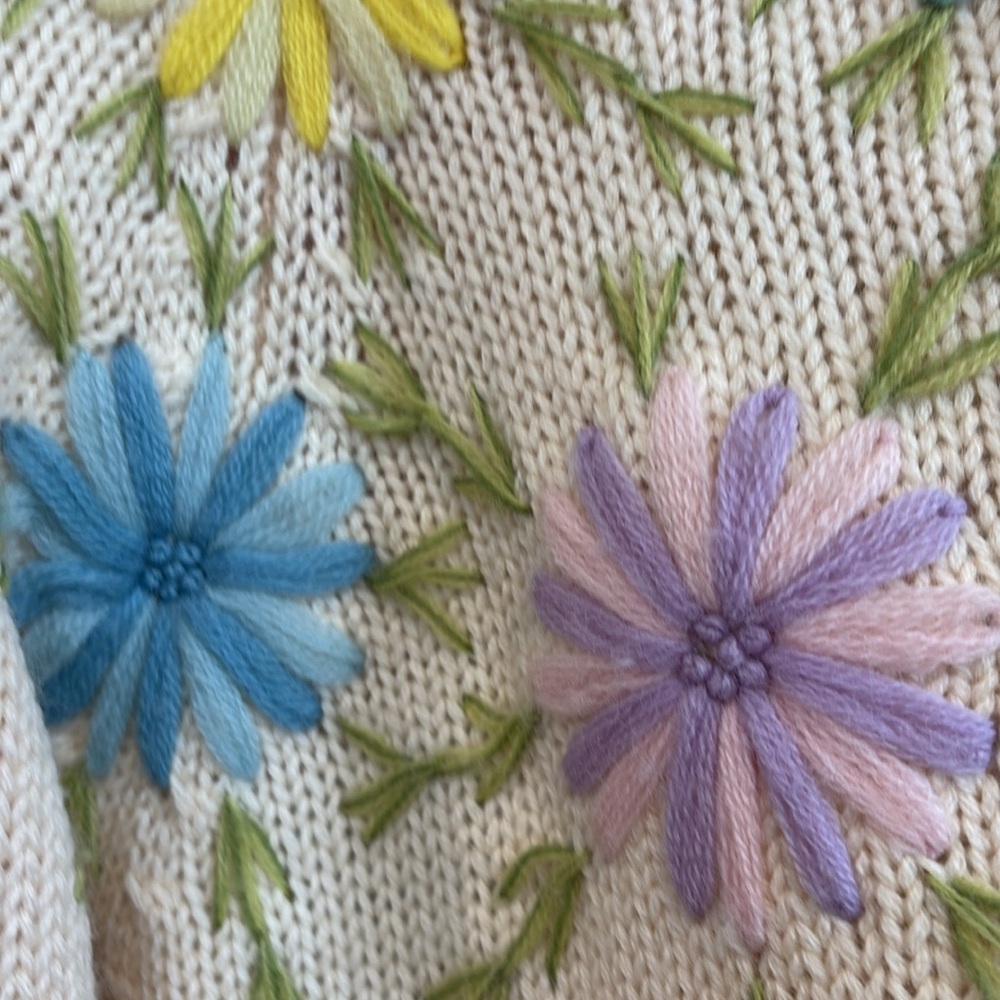 Vintage 100% Wool- Hand Made - Floral Embroidered sweater cardigan - Picture 10 of 10